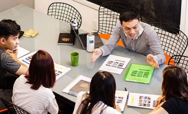 tham gia các khóa học tiếng Anh giao tiếp 