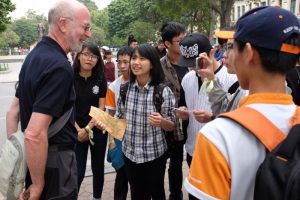 giao tiếp với người bản xứ